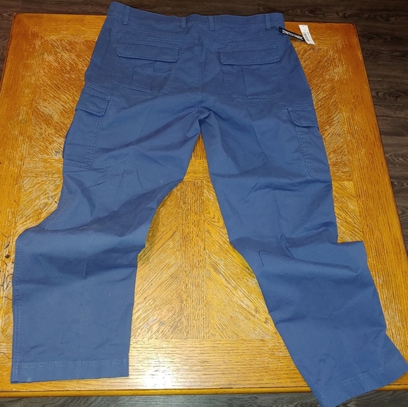 ROUNDTREE & YORKE CARGO PANTS MENS CLASSIC FIT STRETCH blue SIZE 40X32 NWT. - Picture 3 of 5